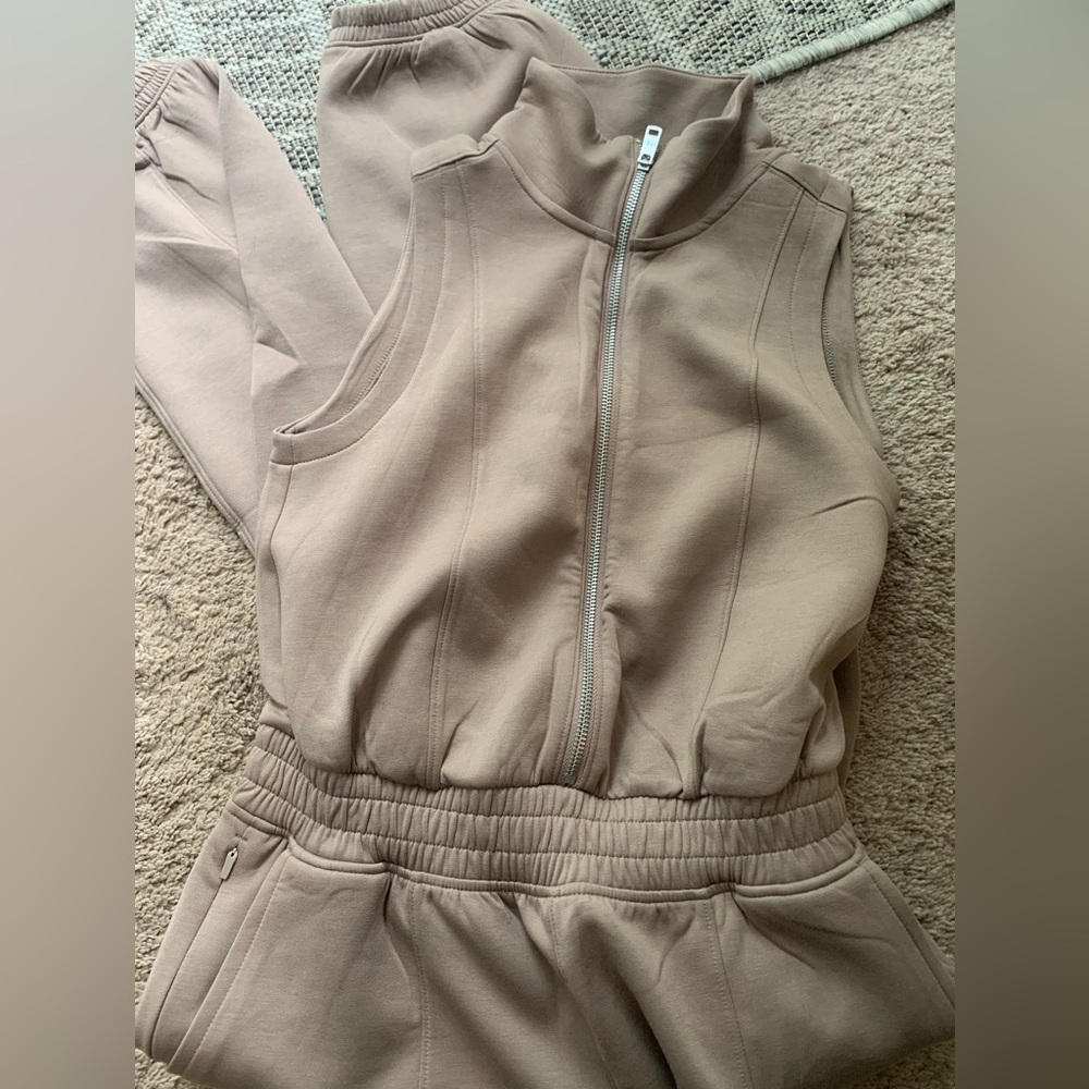 Abercrombie & Fitch YPB Neo knit Jumpsuit with zipper
Size M
NWT
